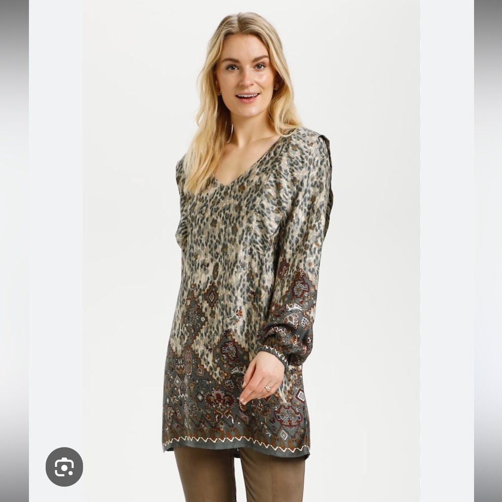 NWT Ladies size 8 Marlene Tunic by Cream